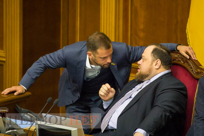 Объятия Бабака и Новосад, поздравления Дубинскому и сообщение в чате СН: Репину вернул. Но это неадекват, - работа ВР 16 января 10
