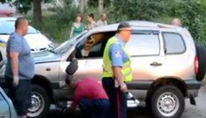 Управляя "Мерседесом" в нетрезвом виде экс-глава Днепропетровской ОГА устроил ДТП. ВИДЕО