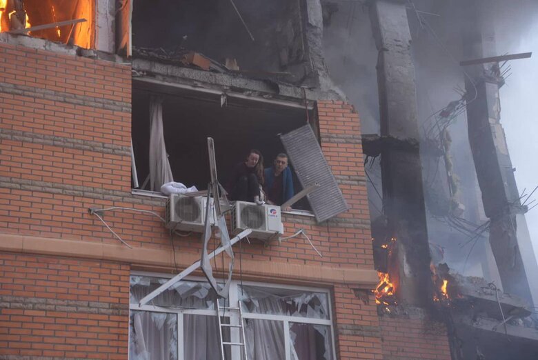 Consequences of missile strike by RF on house in Odesa 02