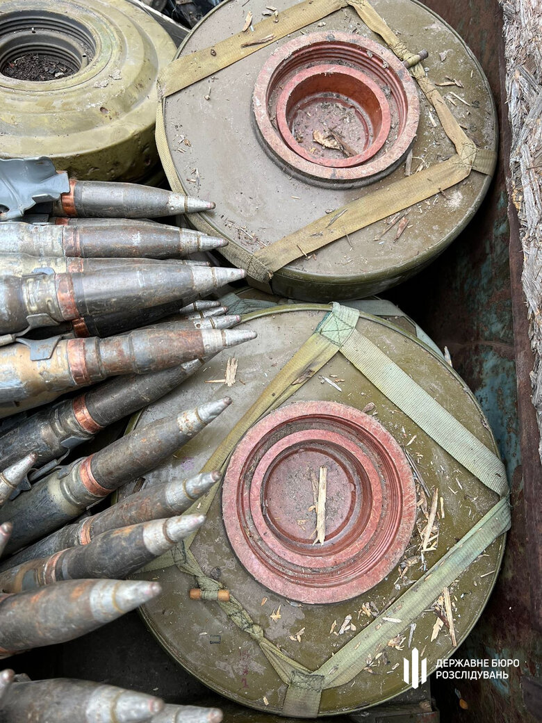 Понад 10 тонн російських боєприпасів та зенітну установку виявили на Харківщині, - ДБР 04