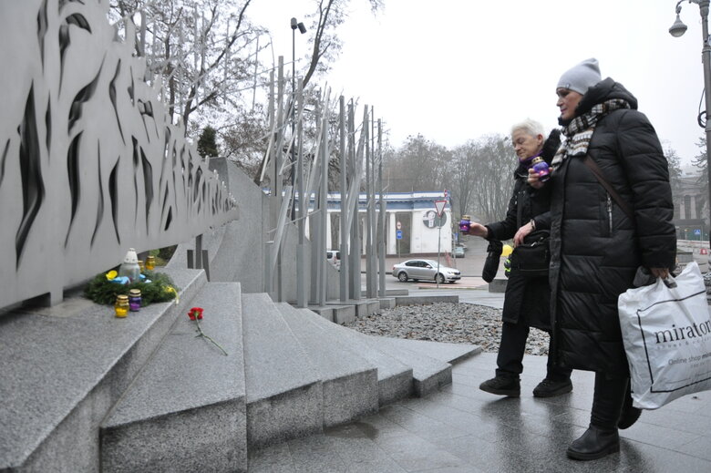 Пам’ять перших загиблих Героїв Небесної Сотні вшанували у Києві 24 Пам’ять перших загиблих Героїв Небесної Сотні вшанували у Києві 24
