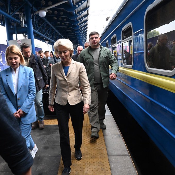 Глава Єврокомісії фон дер Ляєн прибула з візитом до Києва 01