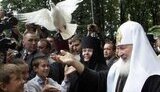 Патриарх Кирилл в Украине: протесты националистов, посадка калины с Ющенко и букет от Тимошенко. ФОТОрепортаж.