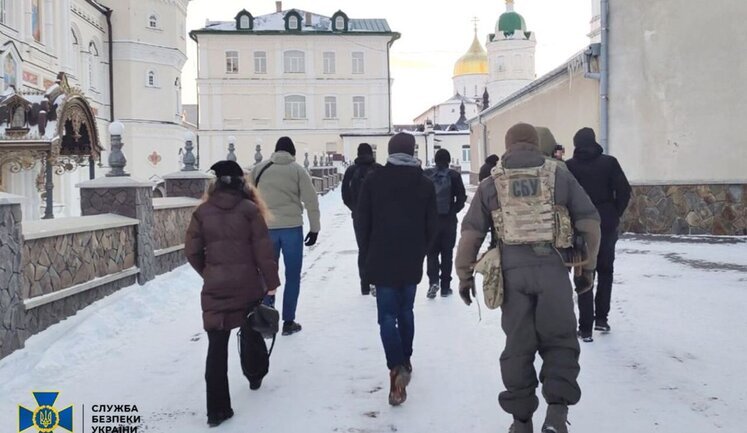 СБУ проводить обшуки у Почаївській лаврі: Клірики УПЦ МП ставили під сумнів існування України як суверенної держави окремо від РФ. ФОТОрепортаж