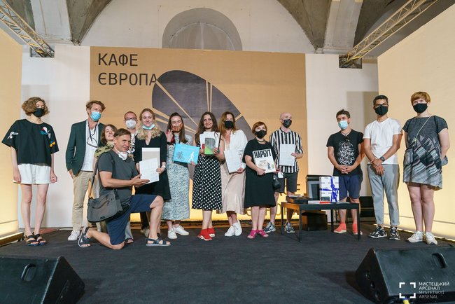На Книжном Арсенале самой красивой книгой назвали детское издание Куда и откуда. Оно представит Украину в мировом конкурсе книжного дизайна 03