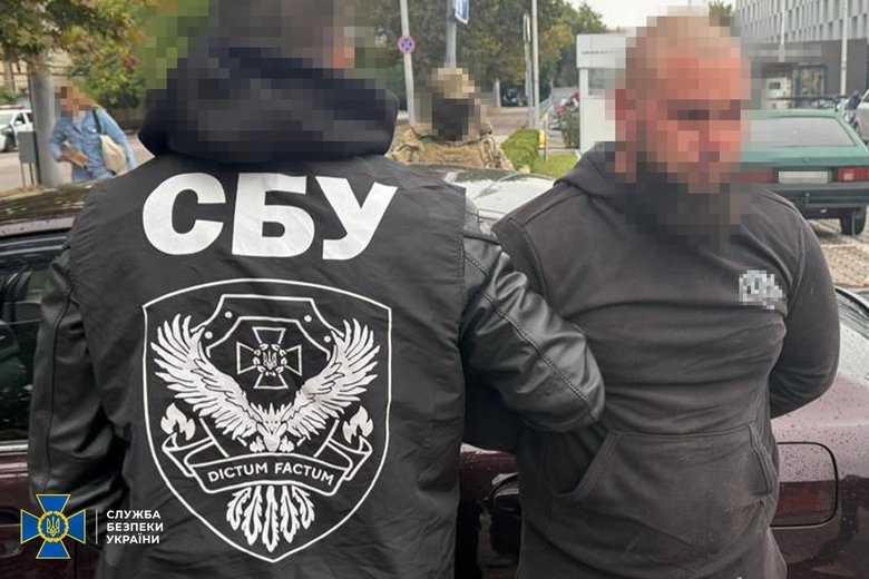 Затримано чотирьох організаторів ухилянтських схем