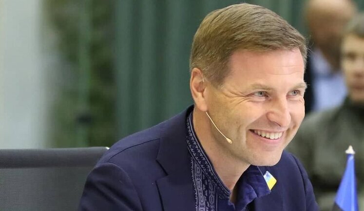 Міністр оборони Естонії Ханно Певкур: "Естонія передала ЗСУ протитанкові гранатомети, 120-мм міномети та 90-мм протитанкові гармати. Озброєння вже в Україні, там, де воно потрібне"