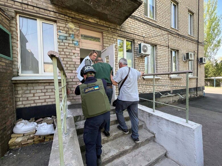 Наслідки обстрілу Нікопольщини 14 квітня