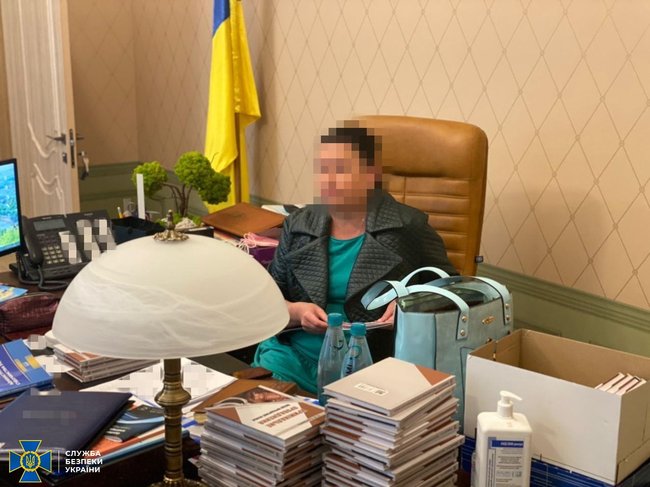 Глава Харьковского окружного админсуда задержана во время передачи $3 тыс. взятки, - СБУ 02