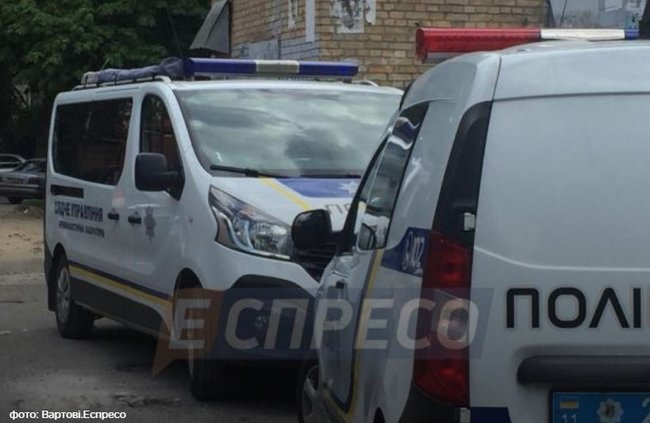 У Шевченківському районі Києва в автомобілі застрелили чоловіка 01