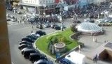 Автозак с Тимошенко уезжал из суда по центру Киева, преследуемый толпой приверженцев лидера БЮТ. ВИДЕО.