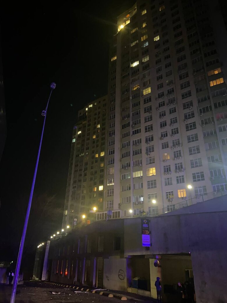 У Києві працювала ППО, уламки шахеда впали на будинок у Солом’янському районі, - КМВА 01 У Києві працювала ППО, уламки шахеда впали на будинок у Солом’янському районі, - КМВА 01