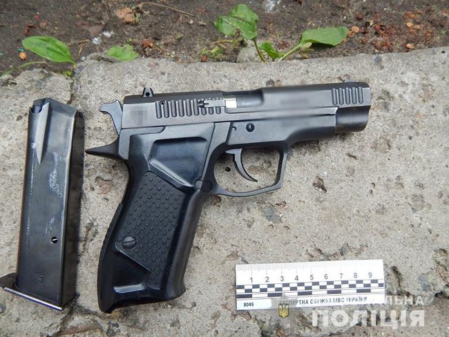 Пьяная воровка стреляла в воздух на Оболони 02