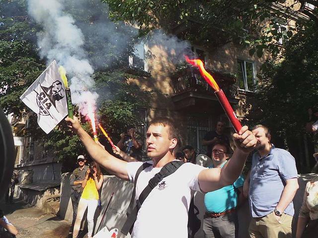 Волю Віталію Марківу, - під посольством Італії вимагали звільнити арештованого бійця Нацгвардії 04