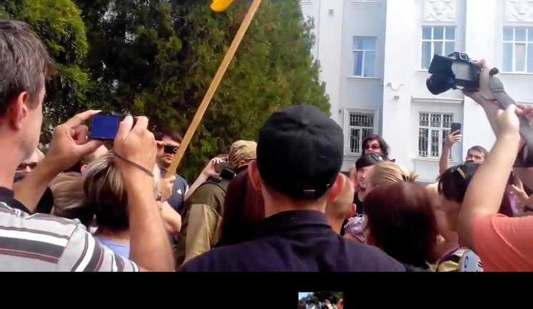 Жители Северодонецка радостно встречали свою армию: "Спасибо!". ВИДЕО
