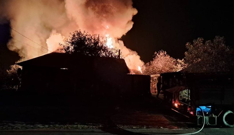 З вечора ворог атакував Чернігівщину: зафіксовано понад 60 атак, пошкоджено будинки та інфраструктуру. ФОТОрепортаж