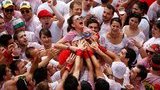 Быки бегут по людям: самый безумный фестиваль в Испании. ФОТОрепортаж