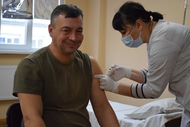 В Сухопутных войсках начался первый этап вакцинации военнослужащих 02