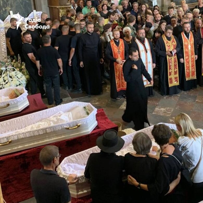 У Львові прощаються із родиною Базилевич, які загинули внаслідок російського обстрілу
