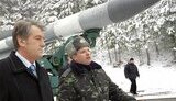 Ющенко поговорил про армию и попозировал на фоне ракет. ФОТОрепортаж.