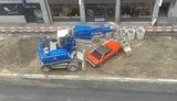 "Бульдозер-эвакуатор" наказал хозяйку Fiat за наглую парковку. ФОТО