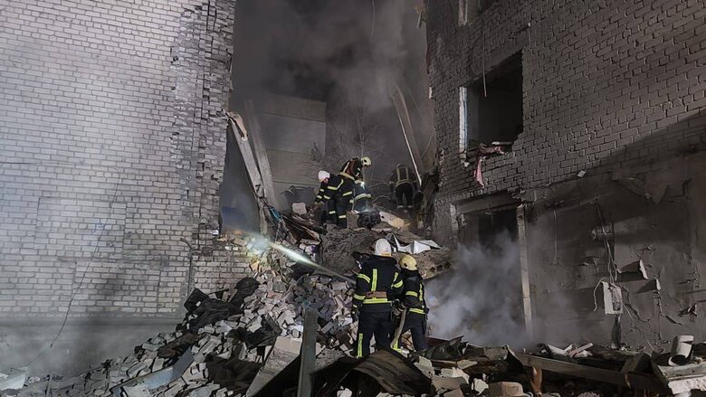 At night, Russians shelled residential area of Mykolaiv, rocket hit 5-story building: two people were killed, two were injured 03