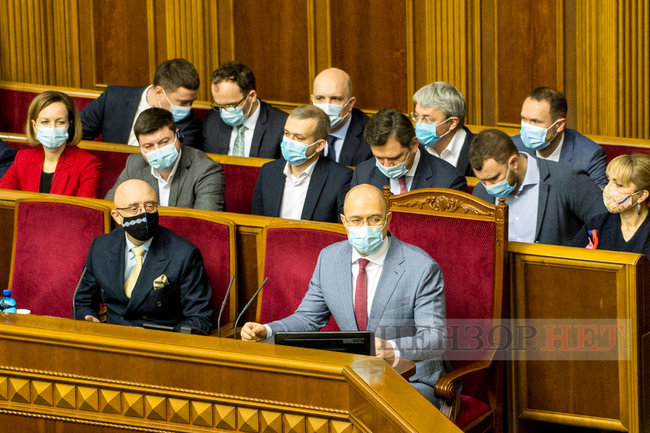 Мисягін у кріслі прем’єра, Яценко і Качура за колоною, краплі Кабанова і поцілунок слуг народу Марченко і Стефанчука, - робота ВР 18 грудня 14