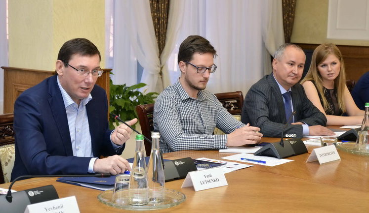 Луценко й Грицак зустрілися із західними дипломатами для пояснень щодо спецоперації з Бабченком. ФОТО