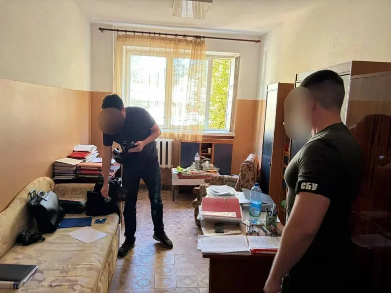 В Закарпатье преподавательницу колледжа задержали за участие в схеме с отсрочками от мобилизации