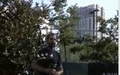 Пам'ять Маккейна вшанували грою на волинці біля посольства США. ВIДЕО