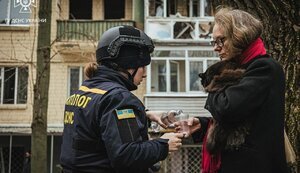 Спеціально навчені психологи МВС і ДСНС надали психологічну допомогу 700 людям, які постраждали від обстрілів. ФОТО