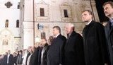 Виктор Янукович со товарищи отстояли Пасхальную службу. ФОТОрепортаж