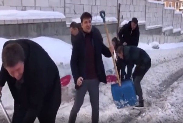 Хто вакцину нам везе? Нам її везе ВЗ 01