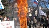 А Крым все жжет: в Симферополе третий раз пылало чучело Вакарчука. ФОТОрепортаж.