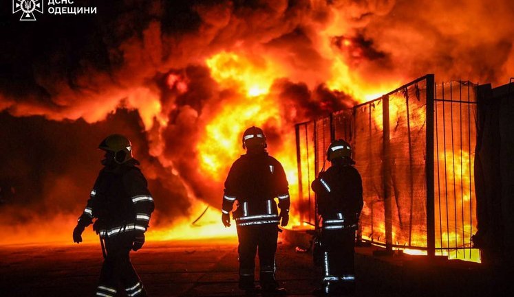 Враг ночью целился по энергетике и железной дороге: 29 ракет, из них почти половина – баллистические, 480 дронов, - Зеленский. ФОТОРЕПОРТАЖ