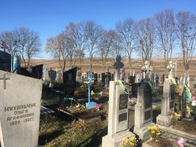 Храм розбрату: Віряни села на Рівненщині моляться в гаражі, доки триває війна церков 24
