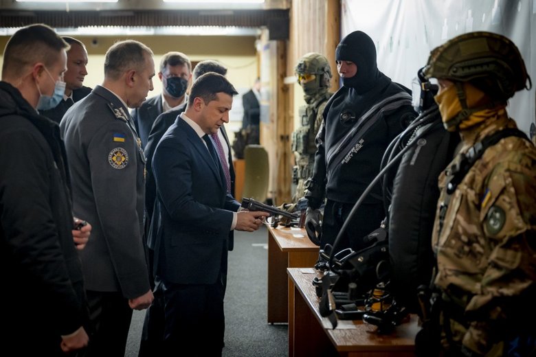 Вы показываете высокий уровень, - Зеленский поздравил сотрудников Управления государственной охраны с 30-летием создания 04