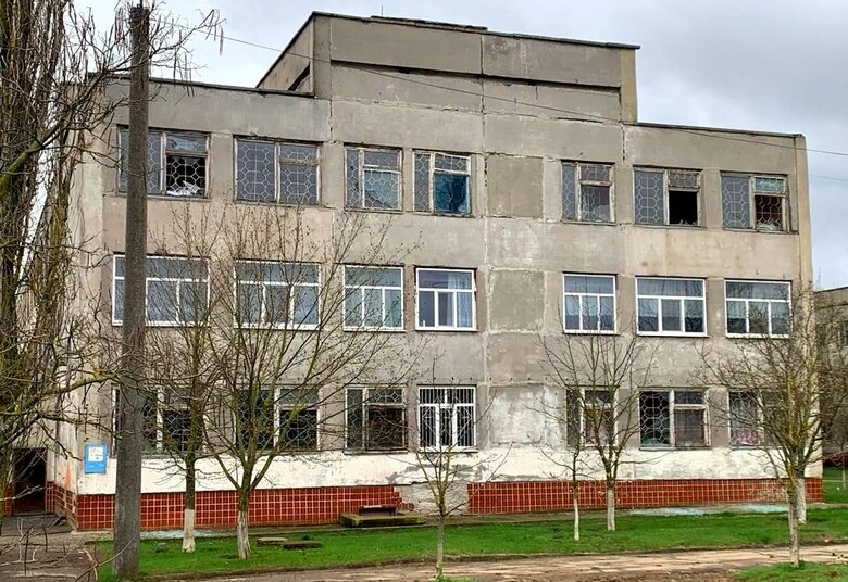 Россияне обстреляли управляемыми авиационными бомбами Берислав Херсонской области 01