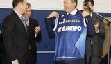 Янукович посмотрел на ракеты и получил майку №1. ФОТОрепортаж.