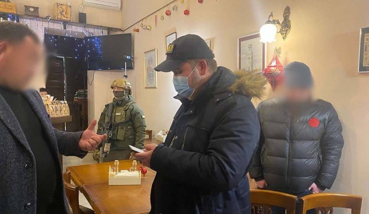 НАБУ разоблачило нардепа на получении 558 тыс. грн взятки, источники говорят, это "слуга народа" Кузьминых. ФОТОрепортаж