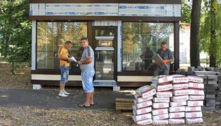 Азаров и Мысык начали устанавливать МАФы в Киеве: планируется 2000 единиц. ФОТОрепортаж