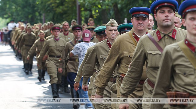 Заступник мера австрійського міста Швехат звільнився через фото у формі НКВС 01