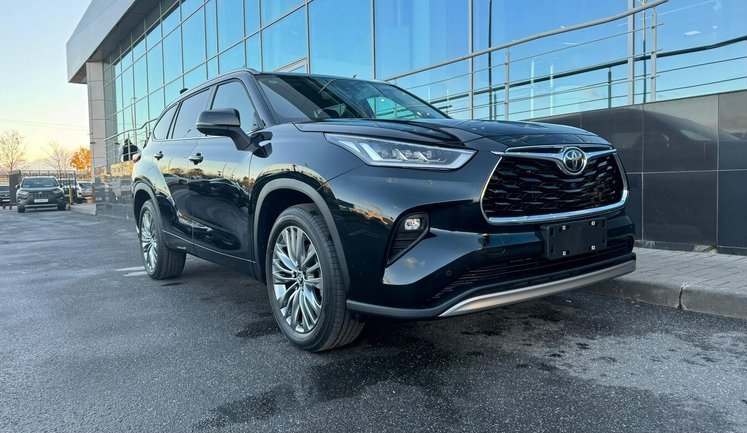 Порт "Південний" замовив люксовий позашляховик Тоyota Highlander за 3 мільйони