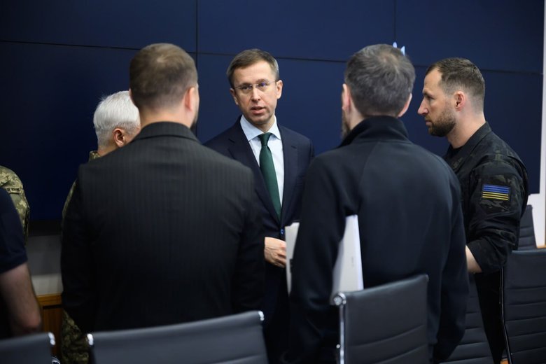 Зеленський зібрав Ставку: обговорювали захист залізниці, АЗС та логістики