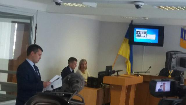 Hearing in high treason case against Yanukovych: lawyer Meshechek steps down 04