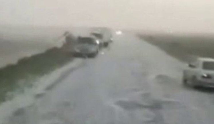 "Все во льду! Просто жопа!", - в Генічеському районі Херсонщини пройшов сильний дощ з градом. ВIДЕО