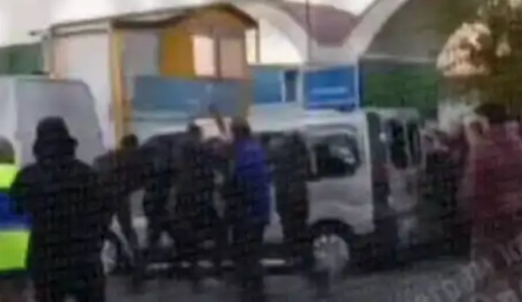 Одеський ТЦК про конфлікт на "7-му кілометрі": Натовп цивільних атакував військових кийками та газом