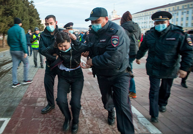 Путін - злодій!: У Росії проходять акції на підтримку Навального 07