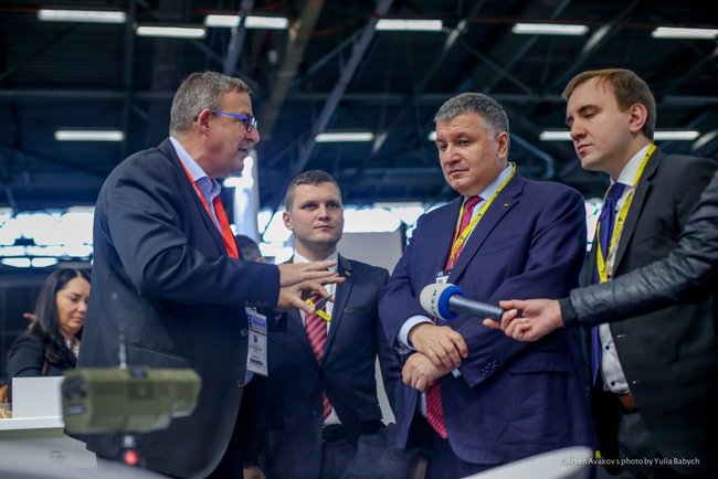 Ukraine, France sign agreement on production of 20 patrol ships 01