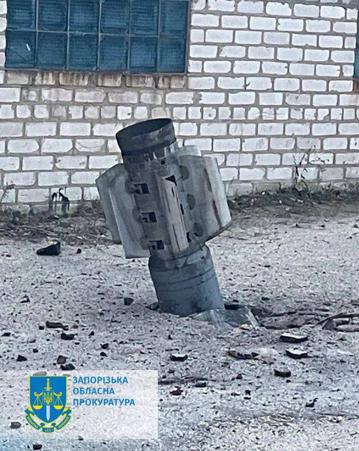 Наслідки обстрілу Запоріжжя касетними боєприпасами: Пошкоджено приміщення об’єктів цивільної та критичної інфраструктури 01